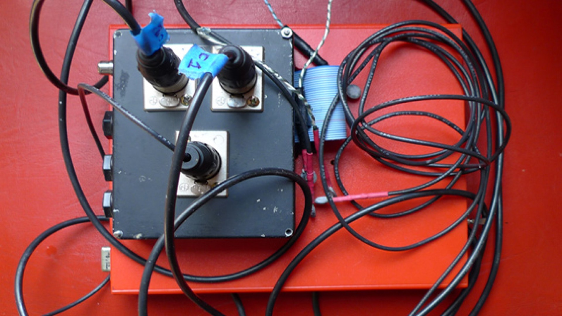 In Between&nbsp;: Performance