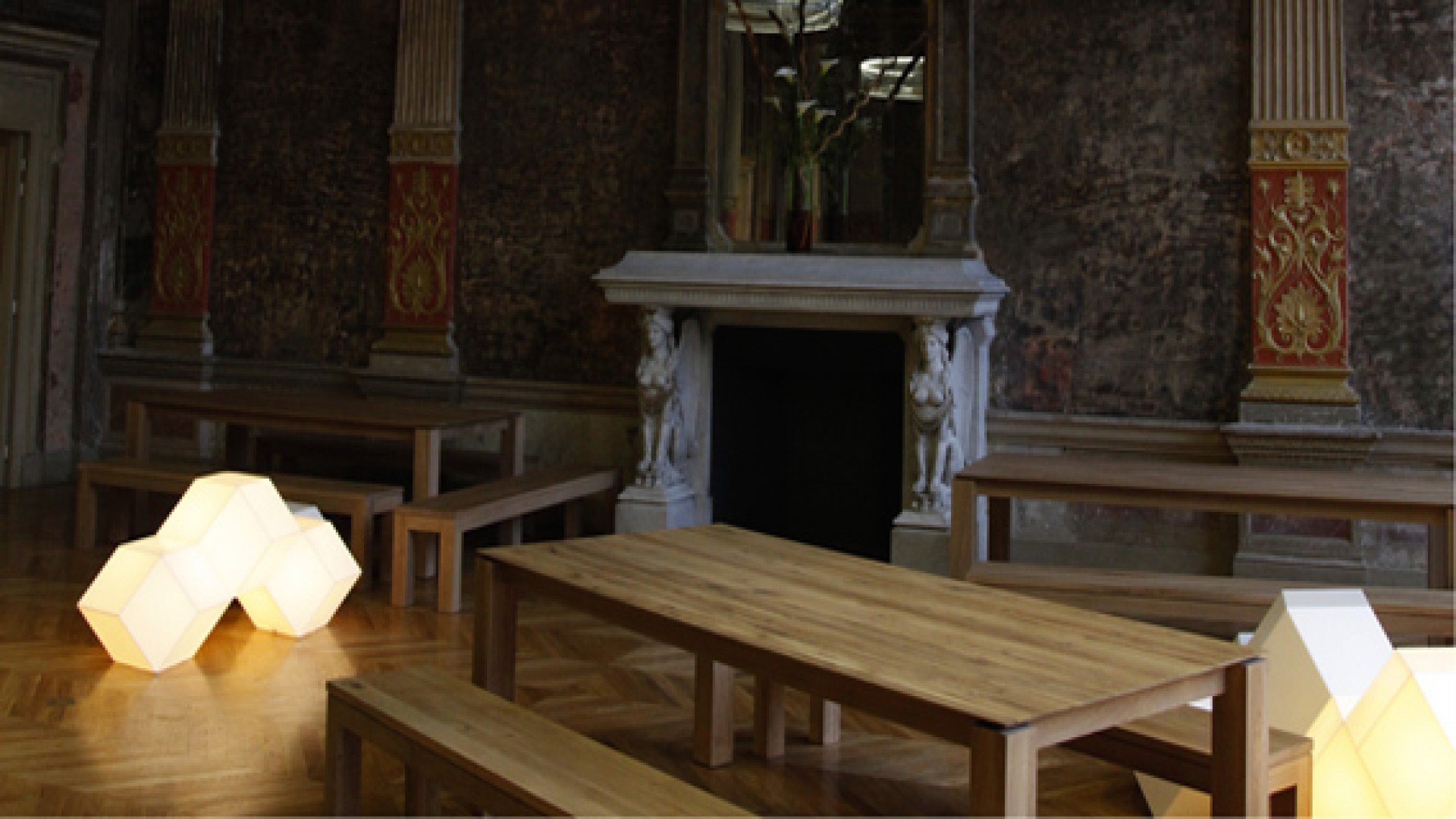 ... Et Ils Installèrent le Bureau à l'Auberge