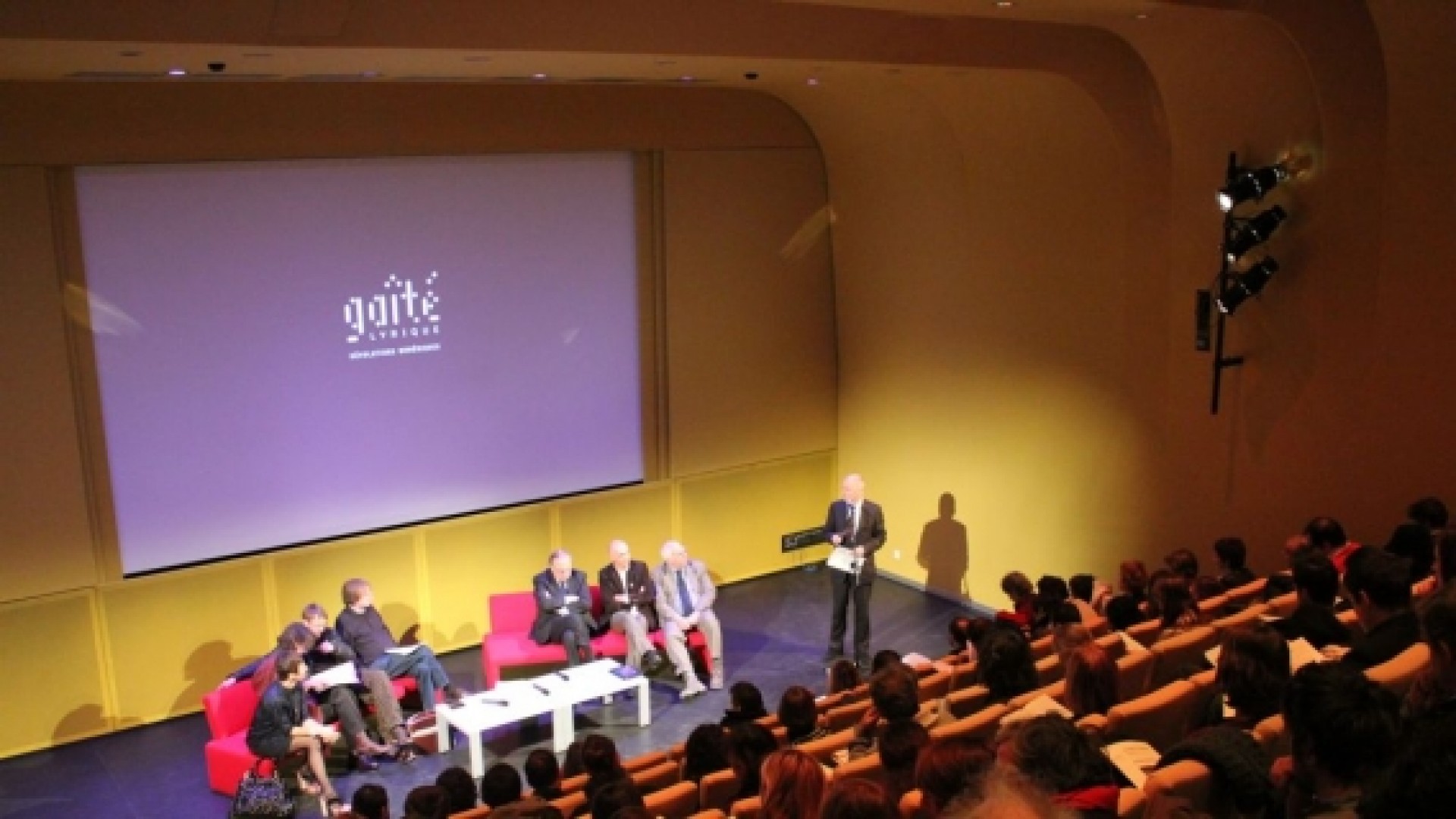 Entre visible et invisible