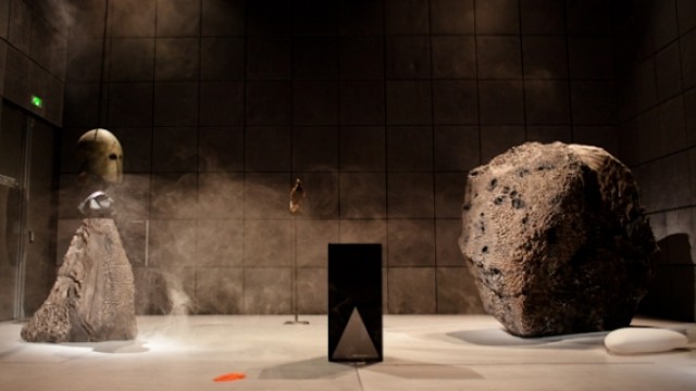 Ils traversent les pistes sur des morceaux de tissus pour ne pas laisser de traces.