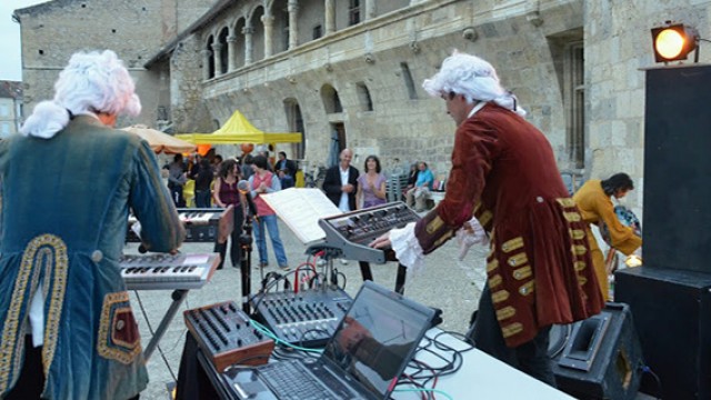 SCARLATTI GOES ELECTRO