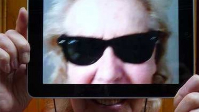 Net Art&nbsp;: autoproduction artistique et critique numérique