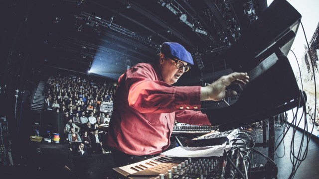 Etienne Jaumet vs Bachir Attar, les Gnawas du Maâlem Rida Stitou vs Wall of Death