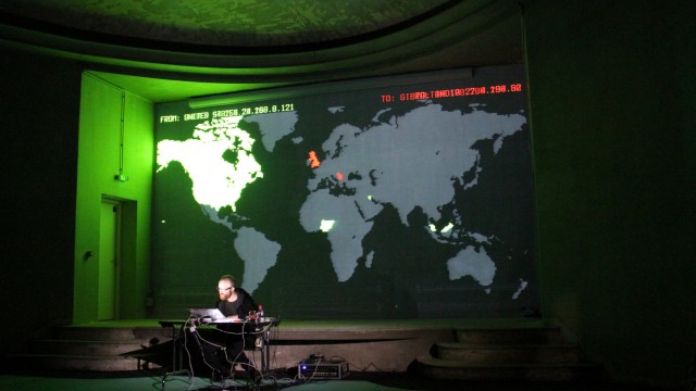 Performances audiovisuelles&nbsp;: Attack me please at 2.432 GHz, The Pirate Cinema et Spam lifts us...