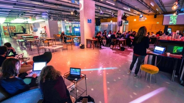 Le numérique éducatif&nbsp;: évolution des pratiques, évolution des ressources