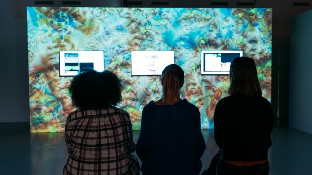 Visite accompagnée nocturne de l'exposition Computer Grrrls