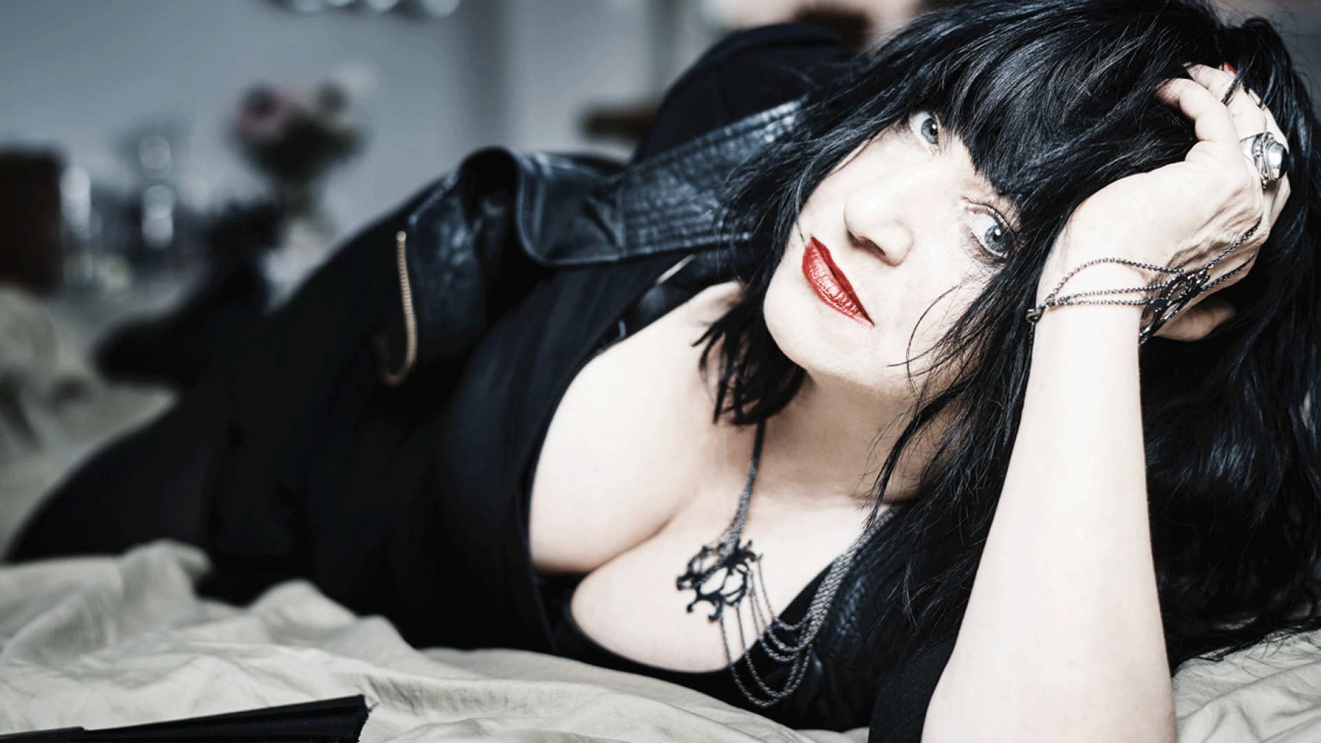 Lydia Lunch - The War Is Never Over