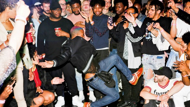 Bring Down the Walls [En ligne]